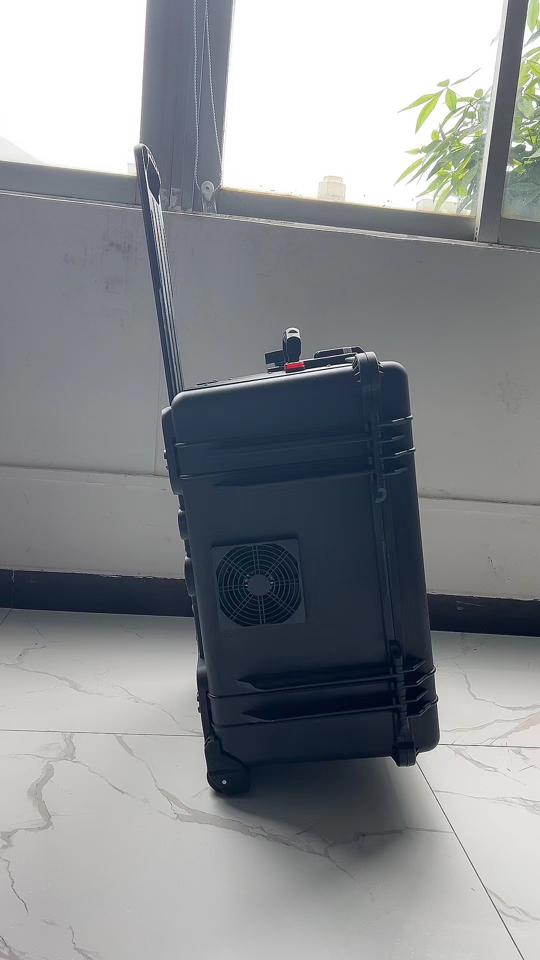 宝山手拉箱型移动通信干扰器